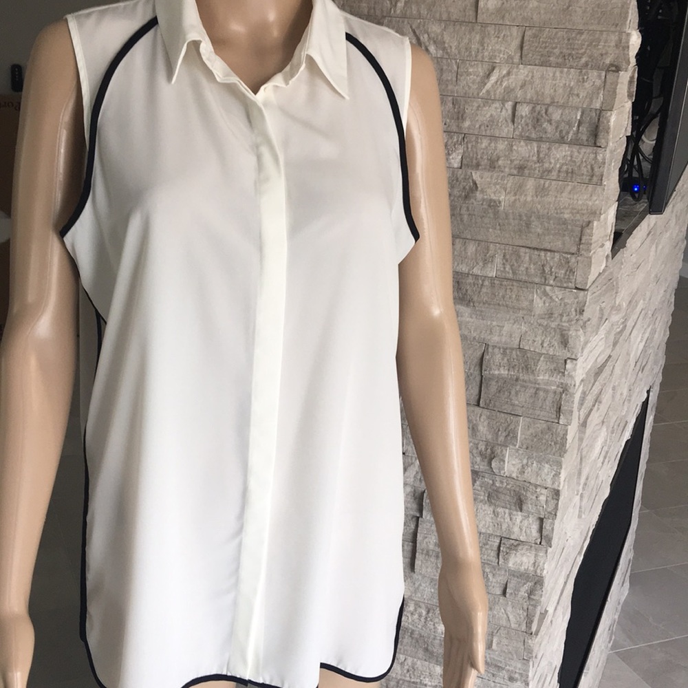 Vince Camuto sleeveless buttons shirt